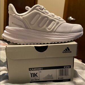 Adidas White Sneakers with Sleek Design and Cushioned Sole